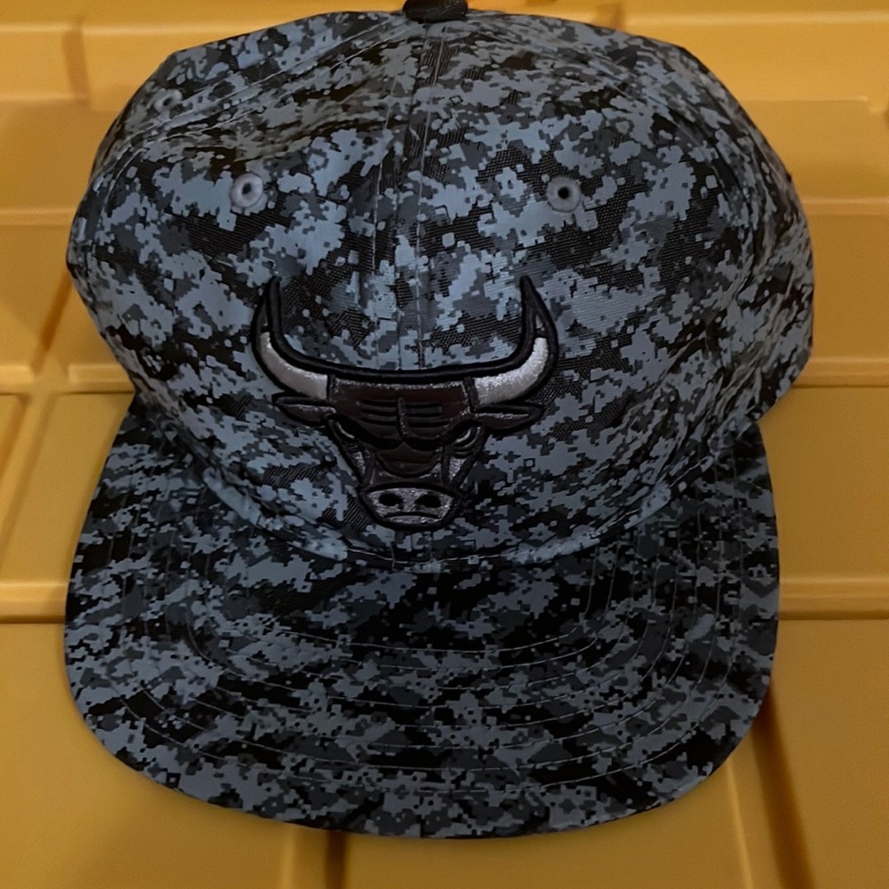 Mitchell & Ness Chicago Bulls Blue Camouflage snapback, Brand new
